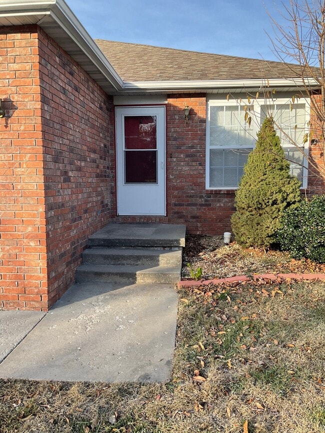 1505 Canton Ave in Bolivar, MO - Building Photo - Building Photo