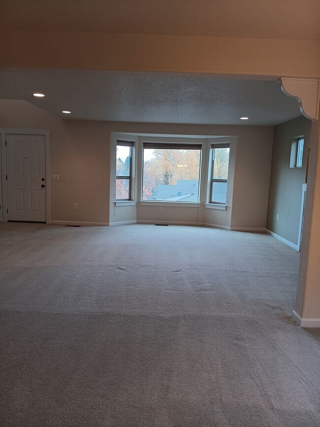 1296 Westbrook Dr NW in Salem, OR - Building Photo - Building Photo