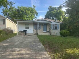 844 Dent St in Tallahassee, FL - Building Photo