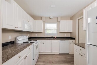 2839 Hope St in Sarasota, FL - Building Photo - Building Photo