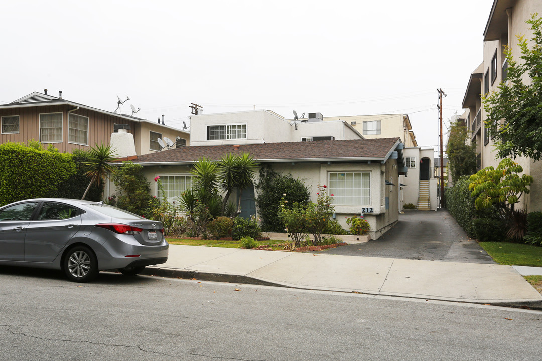 212 N Cedar St in Glendale, CA - Foto de edificio