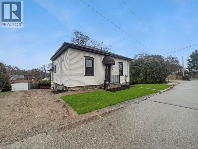 14 ARNOLD St in Brant, ON - Building Photo - Building Photo