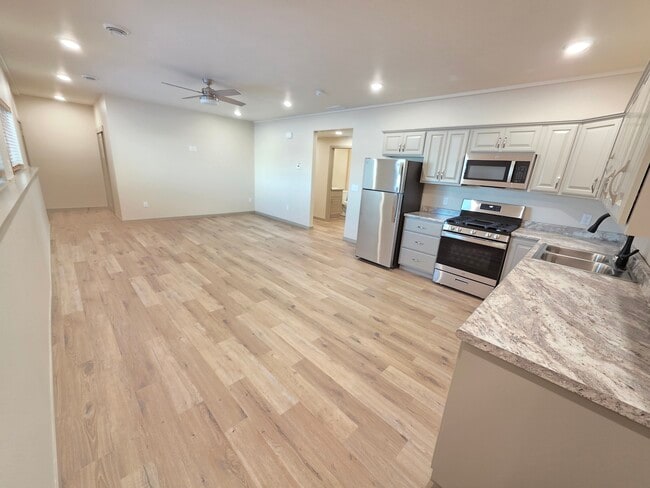 1101 S Lawler St, Unit 4 in Mitchell, SD - Building Photo - Building Photo