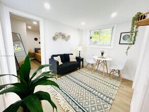 2612 SW 12th St in Miami, FL - Foto de edificio - Building Photo