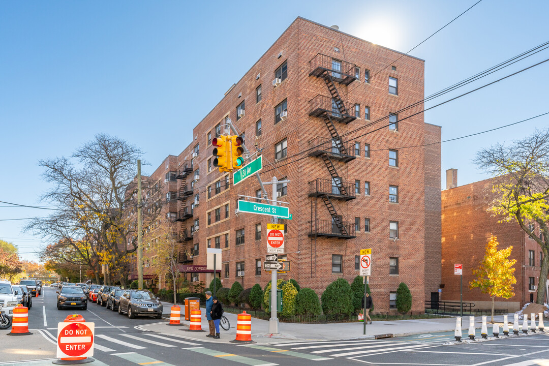 2514 31st Ave in Long Island City, NY - Building Photo