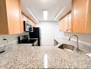 83 Sandpiper Crescent in Milford, CT - Building Photo - Building Photo