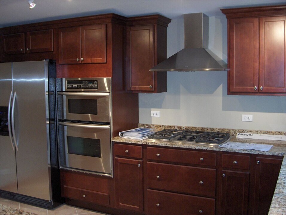 450 Green Bay Rd in Kenilworth, IL - Building Photo