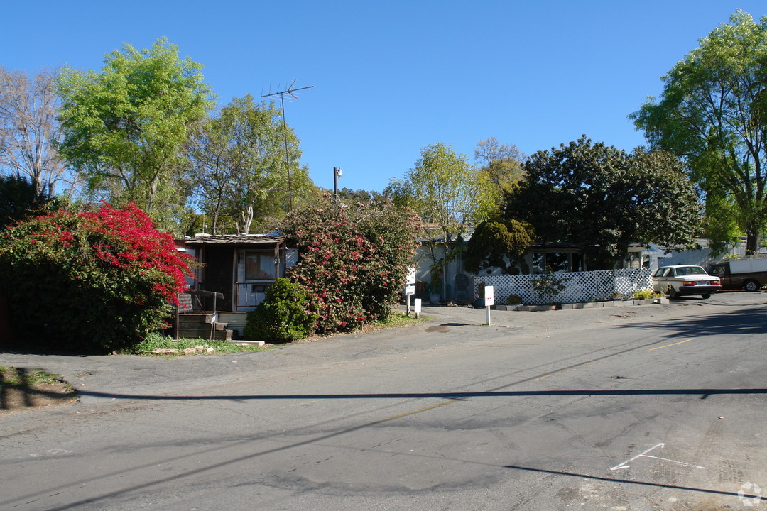 Vista Grove Mobile Home Park in Vista, CA - Foto de edificio