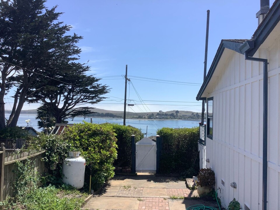 1130 Bodega Ave in Bodega Bay, CA - Building Photo