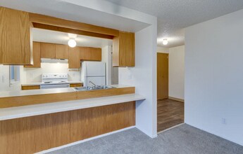 717 Hawthorne St in Everett, WA - Building Photo - Building Photo