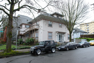 930 NW 20th Ave in Portland, OR - Building Photo - Building Photo