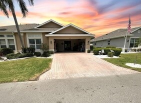 731 Masterpiece Dr in Sun City Center, FL - Building Photo