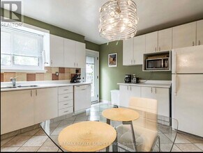 64 Brookdale Crescent in Brampton, ON - Building Photo - Building Photo