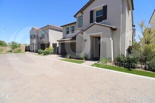 725 N Abalone Ct. in Gilbert, AZ - Building Photo