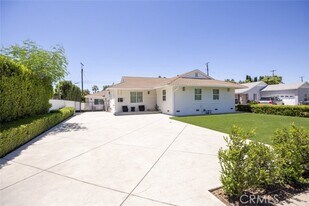 15256 Clymer St in Los Angeles, CA - Building Photo