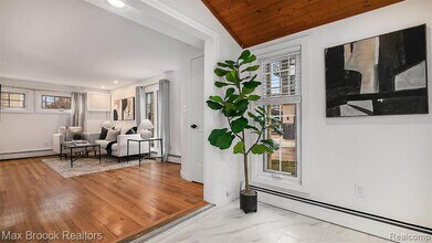 343 S Elm St in Birmingham, MI - Building Photo - Building Photo