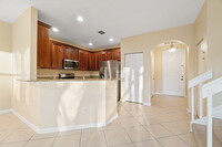 7009 Romana Way in Naples, FL - Foto de edificio - Building Photo