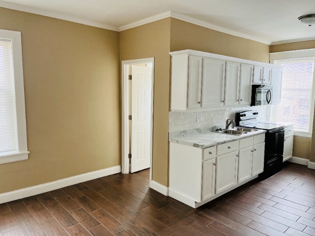 107 S Knowles Ave in New Richmond, WI - Foto de edificio - Building Photo