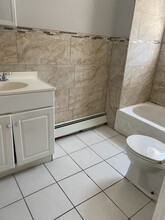 468 4th Ave, Unit Third Floor in Elizabeth, NJ - Foto de edificio - Building Photo