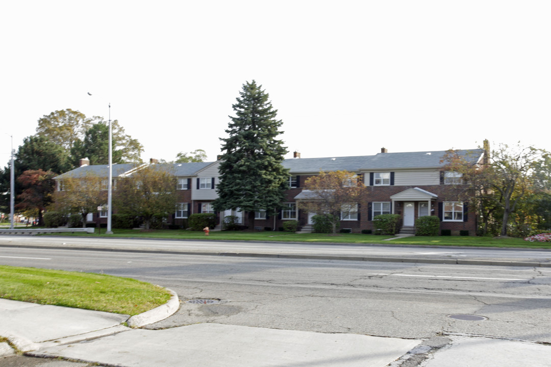 Brownstones Of Royal Oak Condominium in Royal Oak, MI - Building Photo