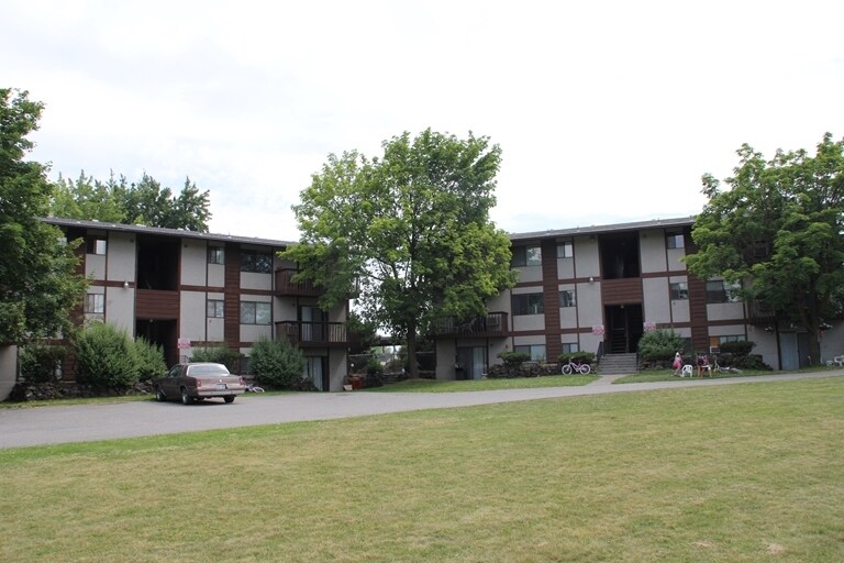 12419 E Riverside Ave in Spokane, WA - Foto de edificio
