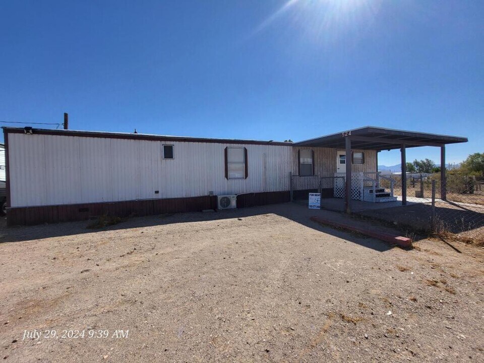 524 S Eden Rd in Golden Valley, AZ - Building Photo