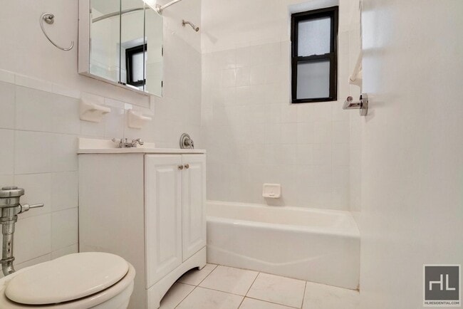 EAST 55 STREET in New York, NY - Foto de edificio - Building Photo