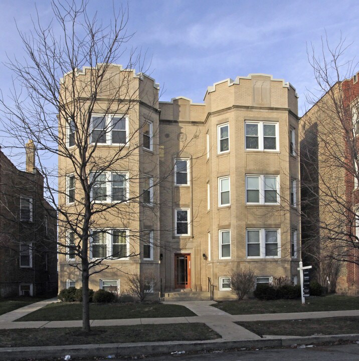 6050-6052 N Claremont Ave in Chicago, IL - Building Photo