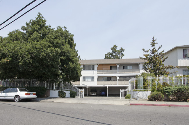 Latham Apartments in Mountain View, CA - Building Photo - Building Photo