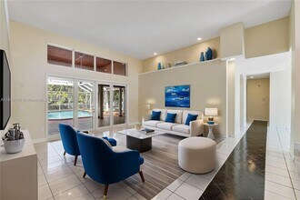 7469 SW 168th Terrace in Palmetto Bay, FL - Foto de edificio - Building Photo
