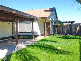 5219 Meadowview Dr in Camarillo, CA - Building Photo