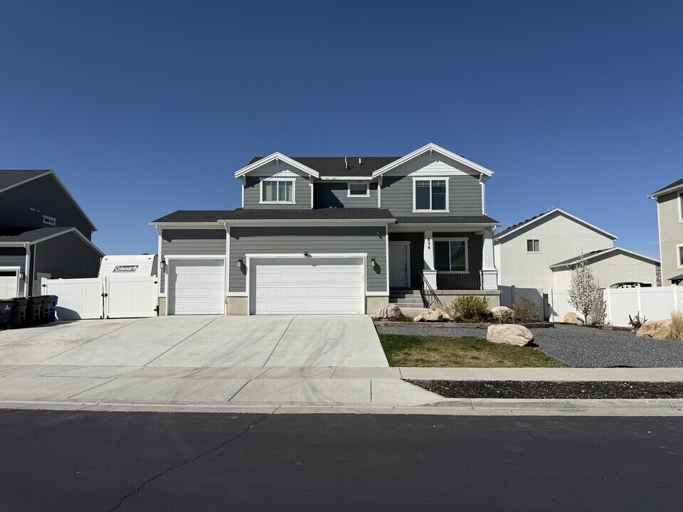 838 S Criddle Rd in Syracuse, UT - Building Photo