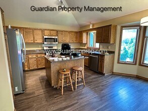 4090 Deerwood Trail in Eagan, MN - Building Photo - Building Photo
