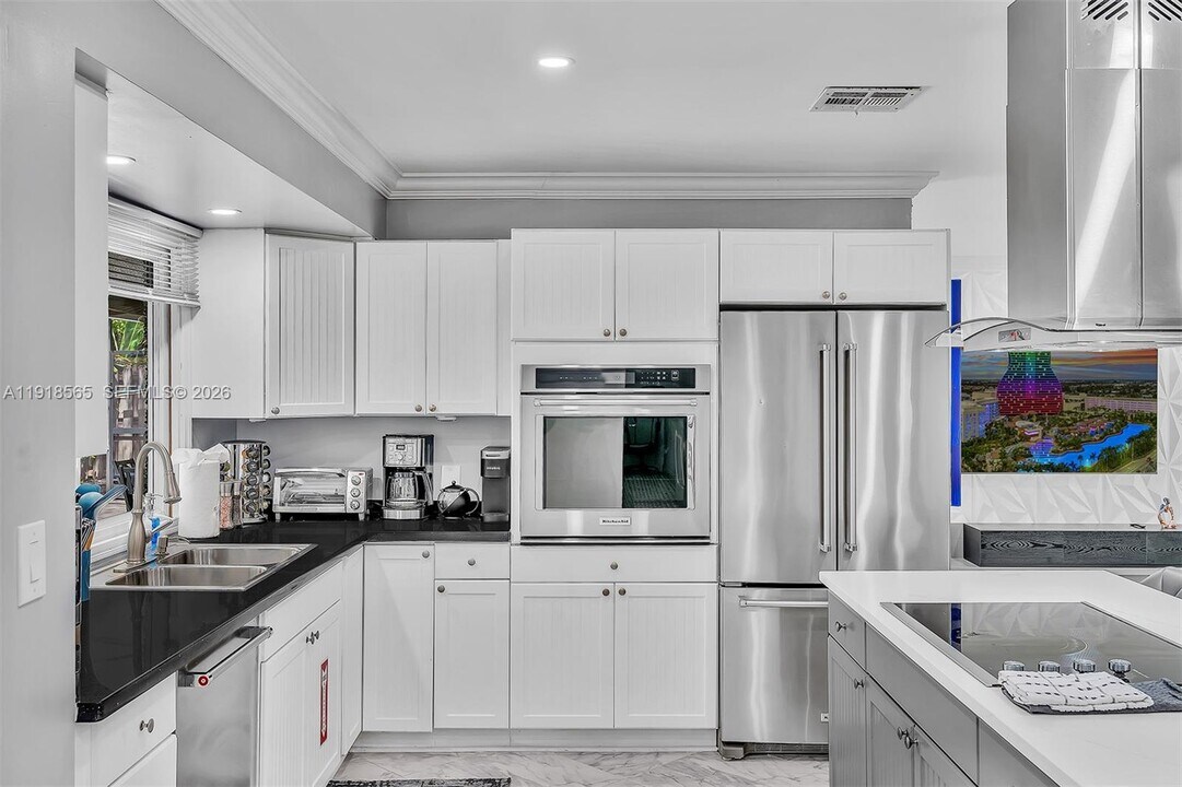 2191 SW 27th Ln in Fort Lauderdale, FL - Building Photo