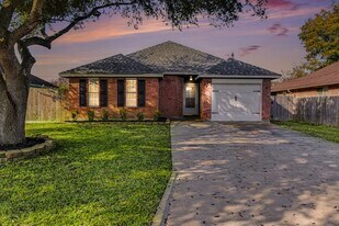 2705 Clara Ln in Texas City, TX - Building Photo