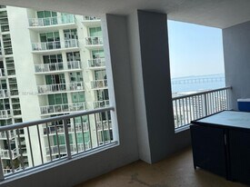170 SE 14th St, Unit 2202 in Miami, FL - Building Photo