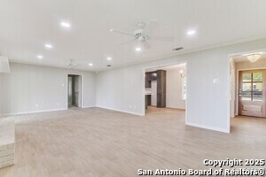 212 Galvin Dr in Seguin, TX - Building Photo - Building Photo