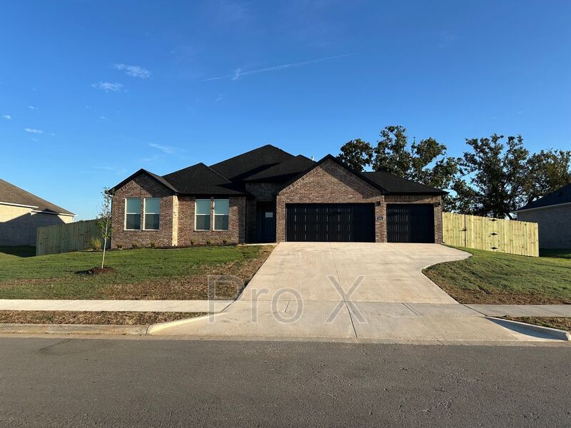 7001 E Sugarloaf St in Siloam Springs, AR - Building Photo