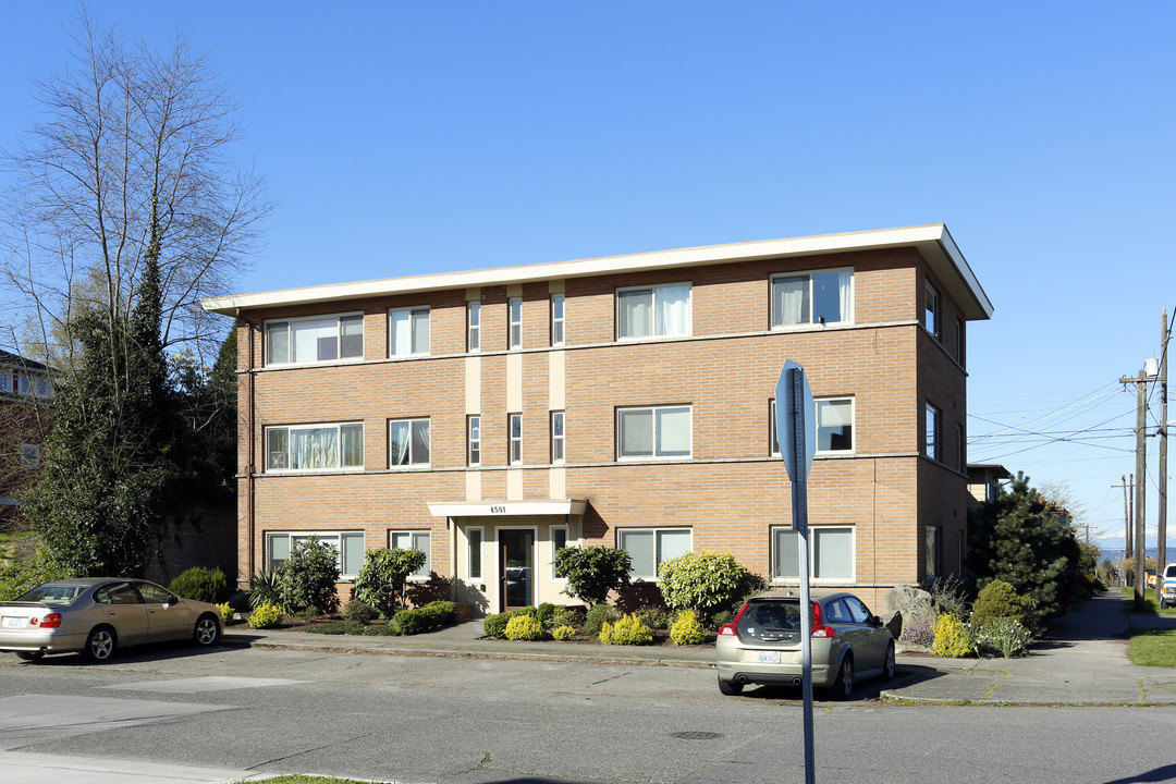 The Limrock Apartments in Seattle, WA - Building Photo