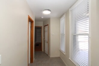 17 W Crystal Lake Ave in Crystal Lake, IL - Building Photo - Building Photo