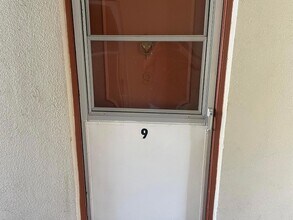 502 Davis Rd, Unit 9 in Palm Springs, FL - Building Photo - Building Photo