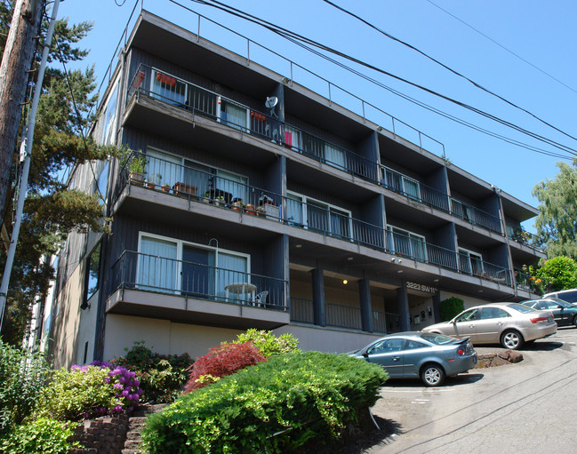 Hilltop House in Portland, OR - Building Photo - Building Photo