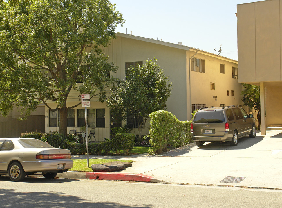 1331 N Poinsettia Pl in Los Angeles, CA - Building Photo