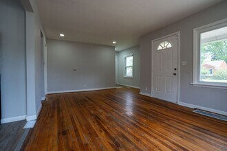 24361 Grove Ave in Eastpointe, MI - Building Photo - Building Photo