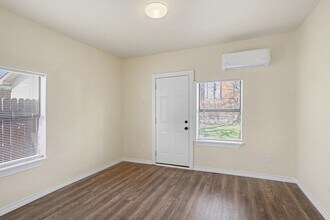 4805 Belmont Ave in Dallas, TX - Building Photo - Building Photo