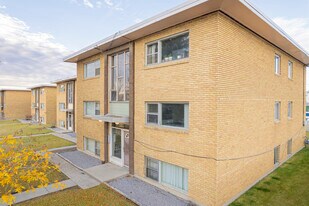 1703 35th St SW in Calgary, AB - Building Photo