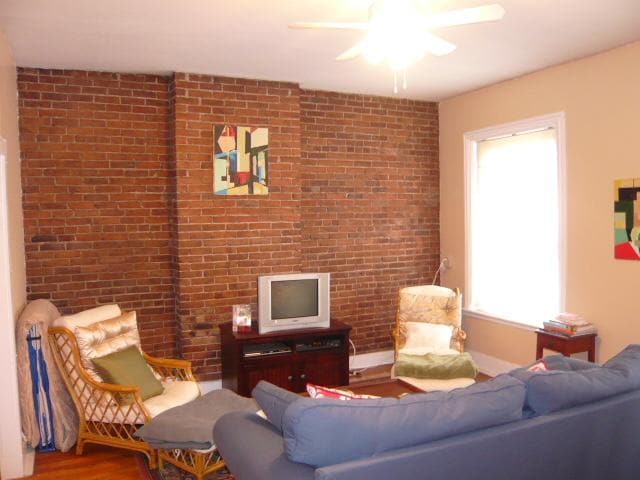 437 Hanover St, Unit 3D