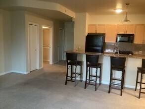 1620 NE Broadway St, Unit 306 in Portland, OR - Building Photo - Building Photo