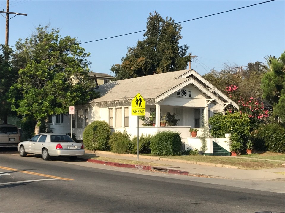 4958 Lincoln Ave in Los Angeles, CA - Building Photo