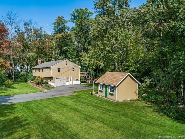 40 Crestwood Dr in East Hampton, CT - Building Photo - Building Photo